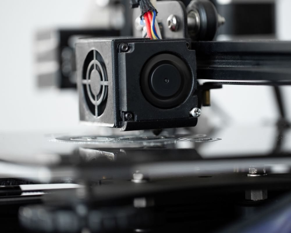 3d Printing Machine Operation In The Laboratory 4J6UM2Q 1 1000x800